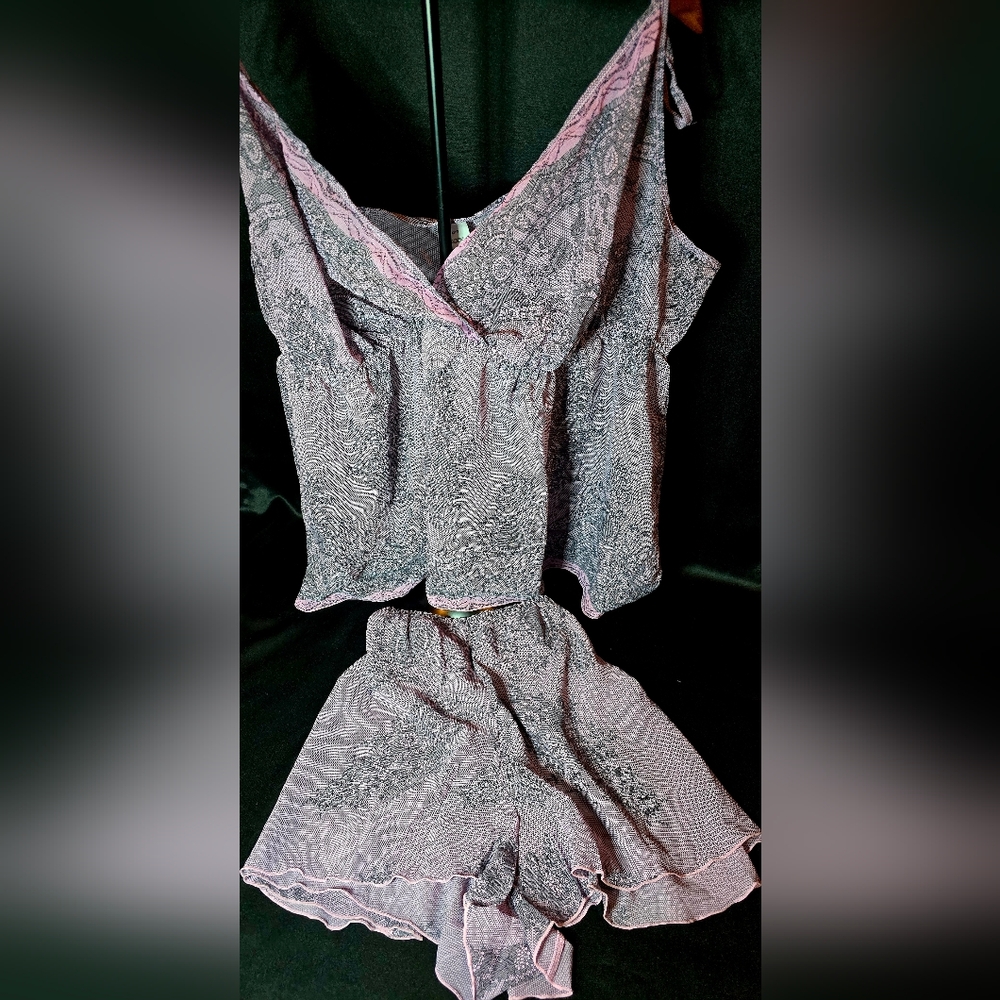 Elegant Lace Skirt Set in Gray and Pink - Picture 8 of 11